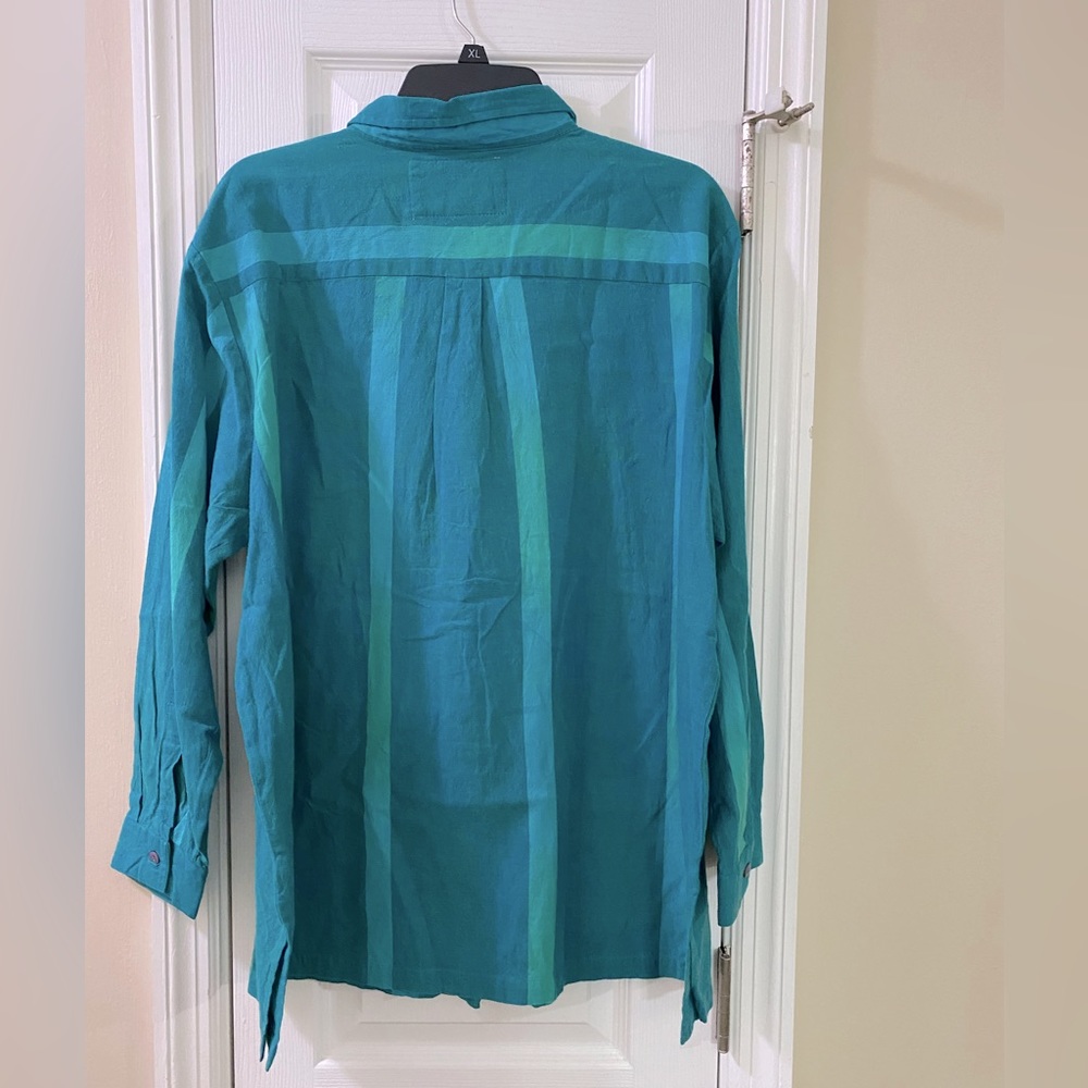 Button up - Picture 3 of 3